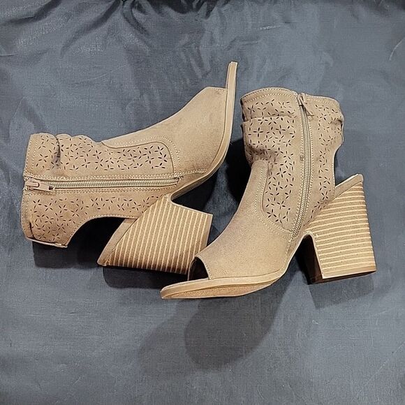 BRAND NEW SUGAR VERUCA LASER-CUT OUT WITHD FISH MOUTH ANKLE BOOTIES - Picture 8 of 16